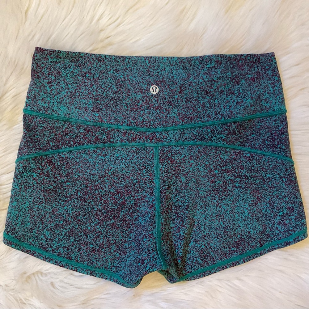 Lululemon In Movement Shorts - Size 12 - Everlux - Ditzy Spritz / Teal Media - Picture 9 of 11